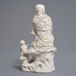 Two Chinese Dehua blanc de Chine models of a Luohan and Guanyin with servant, 19th C. — 照片 10
