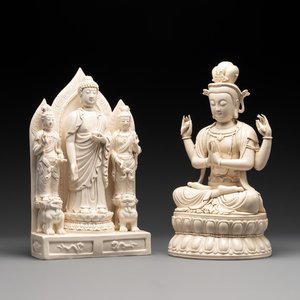 Two Chinese Dehua blanc de Chine sculptures of a Buddha and a Boddhisatva, He Chaozong 何朝宗 and Dehua 德化 marks, 20th C. — photo 1