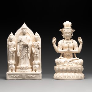 Two Chinese Dehua blanc de Chine sculptures of a Buddha and a Boddhisatva, He Chaozong 何朝宗 and Dehua 德化 marks, 20th C. — photo 2