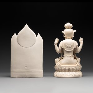 Two Chinese Dehua blanc de Chine sculptures of a Buddha and a Boddhisatva, He Chaozong 何朝宗 and Dehua 德化 marks, 20th C. — photo 3