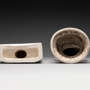 Two Chinese Dehua blanc de Chine sculptures of a Buddha and a Boddhisatva, He Chaozong 何朝宗 and Dehua 德化 marks, 20th C. — photo 5