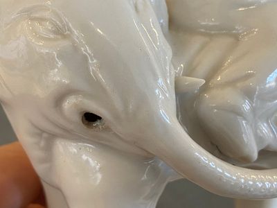 Two Chinese Dehua blanc de Chine sculptures of Guanyin and a Sogdian merchant on an elephant, Kangxi — 照片 13