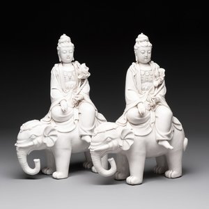 Two Chinese Dehua blanc de Chine sculptures of the Guanyin seated on an elephant, He Chaozong 何朝宗 and Dehua 德化 marks, 20th C. — 照片 1