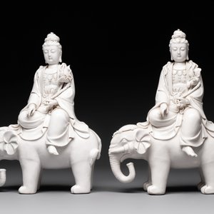 Two Chinese Dehua blanc de Chine sculptures of the Guanyin seated on an elephant, He Chaozong 何朝宗 and Dehua 德化 marks, 20th C. — 照片 2