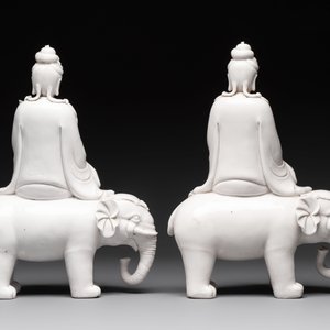 Two Chinese Dehua blanc de Chine sculptures of the Guanyin seated on an elephant, He Chaozong 何朝宗 and Dehua 德化 marks, 20th C. — 照片 4