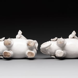 Two Chinese Dehua blanc de Chine sculptures of the Guanyin seated on an elephant, He Chaozong 何朝宗 and Dehua 德化 marks, 20th C. — 照片 7