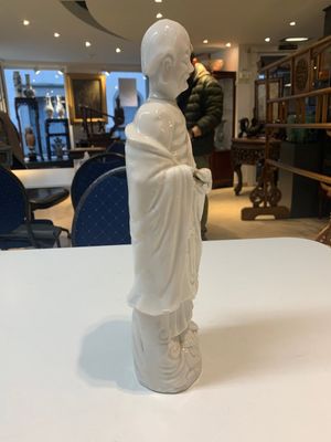 Two Chinese Dehua blanc de Chine wine cups and a figure of Liuhai, 18/19th C. — foto 13