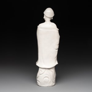 Two Chinese Dehua blanc de Chine wine cups and a figure of Liuhai, 18/19th C. — foto 4