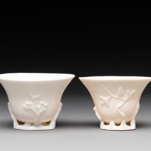 Two Chinese Dehua blanc de Chine wine cups and a figure of Liuhai, 18/19th C. — foto 9