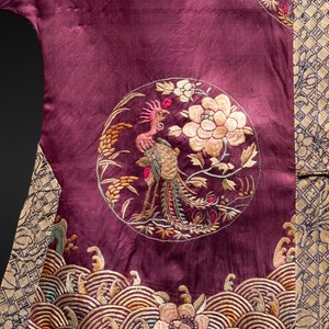 Two Chinese embroidered silk children's robes, 19th C. — photo 4