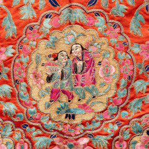 Two Chinese embroidered silk children's robes, 19th C. — photo 6