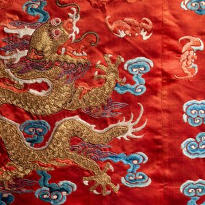 Two Chinese embroidered silk children's robes, 19th C. — photo 12