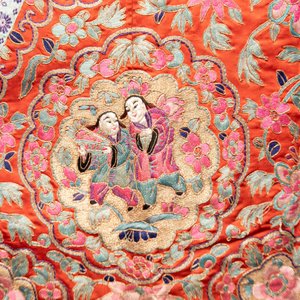Two Chinese embroidered silk children's robes, 19th C. — photo 7