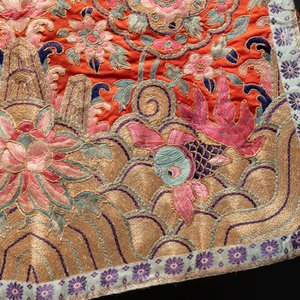 Two Chinese embroidered silk children's robes, 19th C. — photo 10