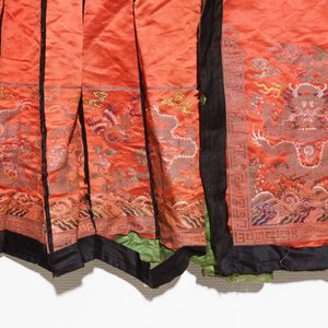 Two Chinese embroidered silk woman’s clothes, 19th C. — 照片 11