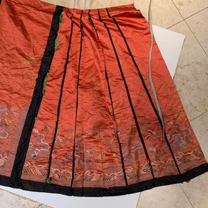 Two Chinese embroidered silk woman’s clothes, 19th C. — 照片 22
