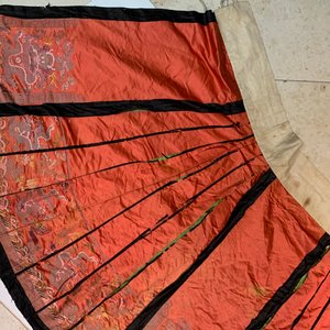 Two Chinese embroidered silk woman’s clothes, 19th C. — 照片 23