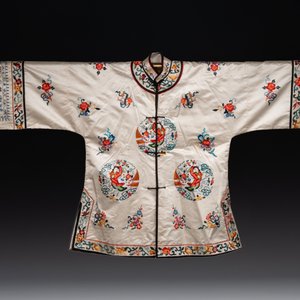 Two Chinese embroidered silk women's robes, 20th C. — foto 2