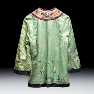 Two Chinese embroidered silk women’s robes and an embroidered silk panel, 19th C. — photo 3