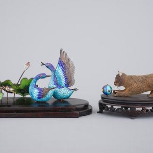 Two Chinese enameled silver groups, ca. 1940, a cat and two geese — foto 1