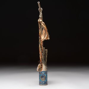 Two Chinese enamelled paktong opium pipes, an opium lamp and a cloisonné opium lamp, 19/20th C. — photo 4