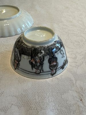 Two Chinese export grisaille cups and saucers and a plate, Qianlong — 照片 12