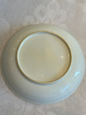 Two Chinese export grisaille cups and saucers and a plate, Qianlong — 照片 7