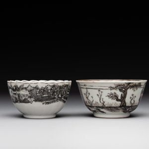 Two Chinese export grisaille cups and saucers and a plate, Qianlong — 照片 4