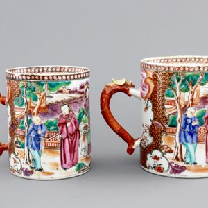 Two Chinese export porcelain mandarin pattern mugs with dragon handles, Qianlong, 18th C. — photo 3