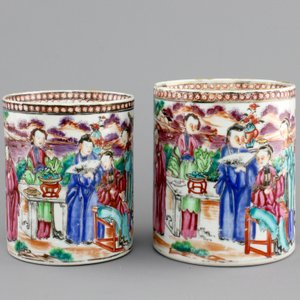 Two Chinese export porcelain mandarin pattern mugs with dragon handles, Qianlong, 18th C. — photo 4