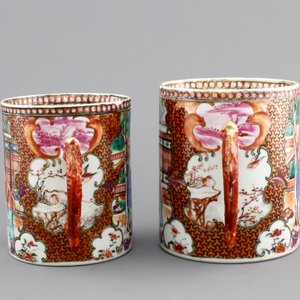 Two Chinese export porcelain mandarin pattern mugs with dragon handles, Qianlong, 18th C. — photo 5