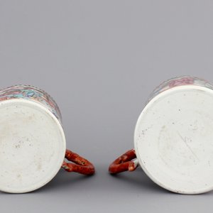 Two Chinese export porcelain mandarin pattern mugs with dragon handles, Qianlong, 18th C. — photo 6