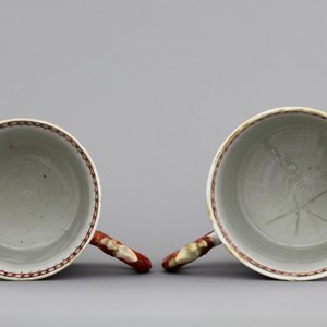 Two Chinese export porcelain mandarin pattern mugs with dragon handles, Qianlong, 18th C. — photo 7