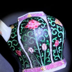 Two Chinese famille noire teapots and covers, Yongzheng/Qianlong — 照片 12