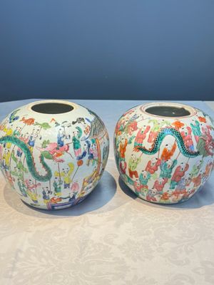 Two Chinese famille rose '100 Boys' jars, 19th C. — 照片 1