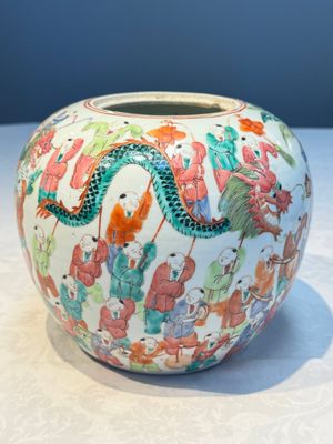 Two Chinese famille rose '100 Boys' jars, 19th C. — 照片 2