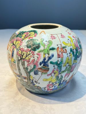 Two Chinese famille rose '100 Boys' jars, 19th C. — 照片 26