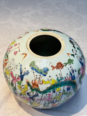 Two Chinese famille rose '100 Boys' jars, 19th C. — 照片 29