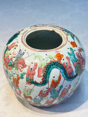 Two Chinese famille rose '100 Boys' jars, 19th C. — 照片 7