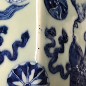 Two Chinese famille rose and blue and white on celadon ground vases, 19th C. — 照片 13