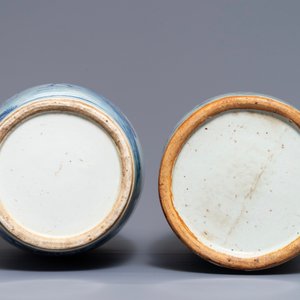 Two Chinese famille rose and blue and white vases, 19th C. — 照片 5