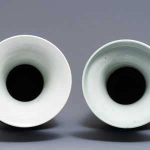 Two Chinese famille rose and blue and white vases, 19th C. — 照片 6