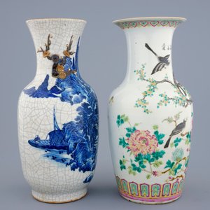 Two Chinese famille rose and blue and white vases, 19th C. — photo 4