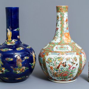Two Chinese famille rose and fahua-style bottle vases and a brush pot, 19/20th C. — 照片 2