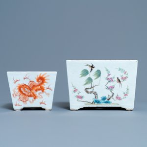 Two Chinese famille rose and iron-red jardinières with Buddhist lions and birds among blossoms, 19th C. — photo 2