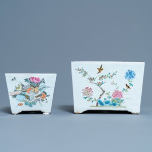 Two Chinese famille rose and iron-red jardinières with Buddhist lions and birds among blossoms, 19th C. — photo 4