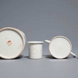 Two Chinese famille rose and qianjiang cai teapots, 19/20th C. — photo 7