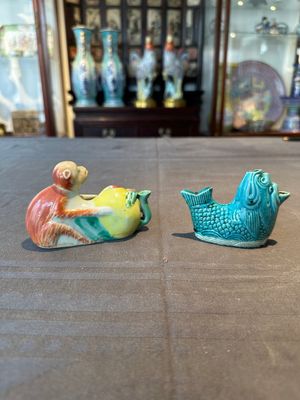 Two Chinese famille rose and turquoise-glazed water droppers, Kangxi/Qianlong — photo 2
