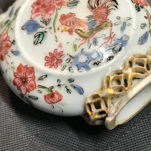 Two Chinese famille rose and verte vases and a snuff bottle, Kangxi/Yongzheng — photo 13