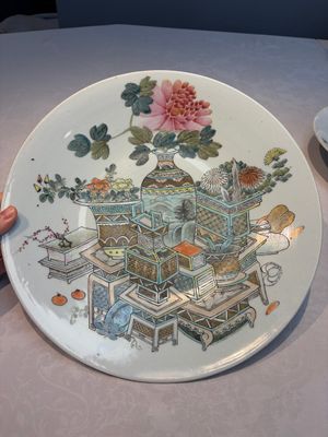 Two Chinese famille rose 'Antiquities' dishes, Guangxu marks, 19/20th C. — foto 1